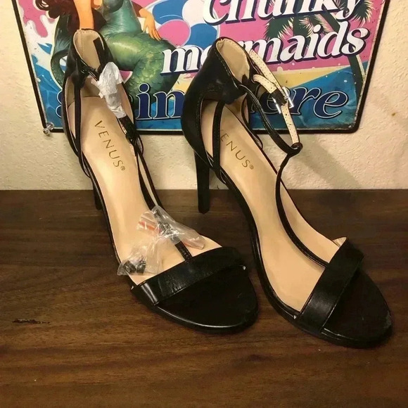 Black heels size 7 - Picture 1 of 15